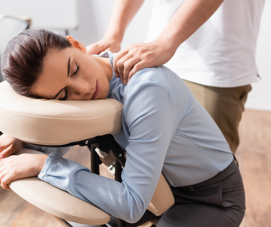 7 Benefits of Chair Massage for Revitalizing Your Body and Mind